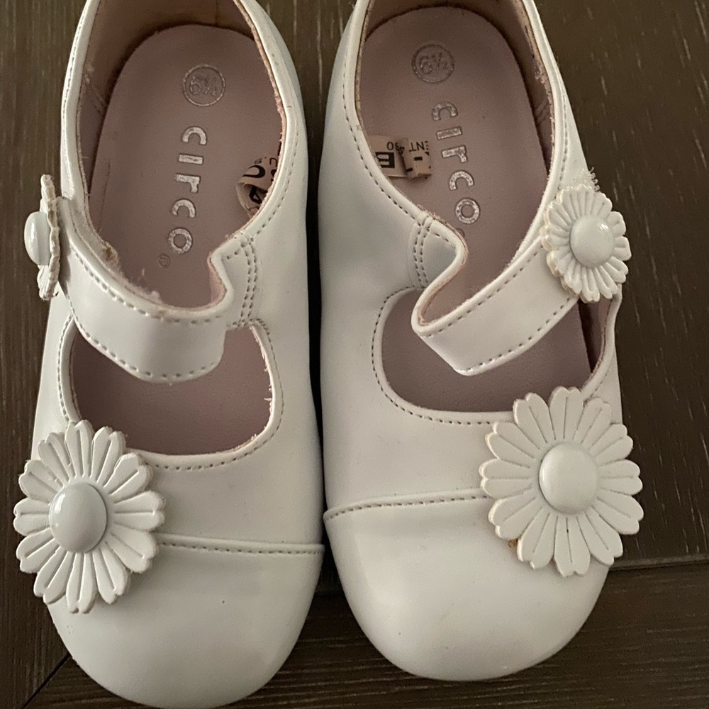 Circo white toddler dress shoes